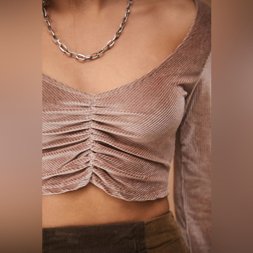 UO Paradox Ruched Crop Top .